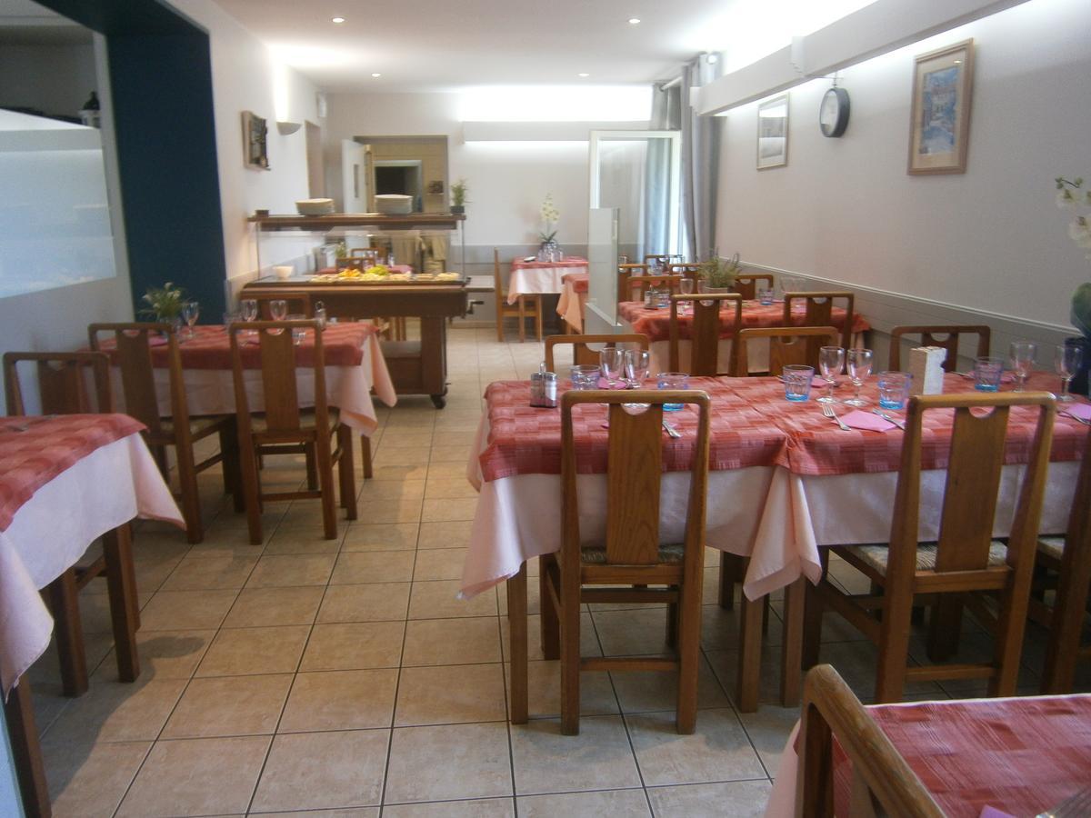 Les Sauvages  Hotel Restaurant De La Roche מראה חיצוני תמונה